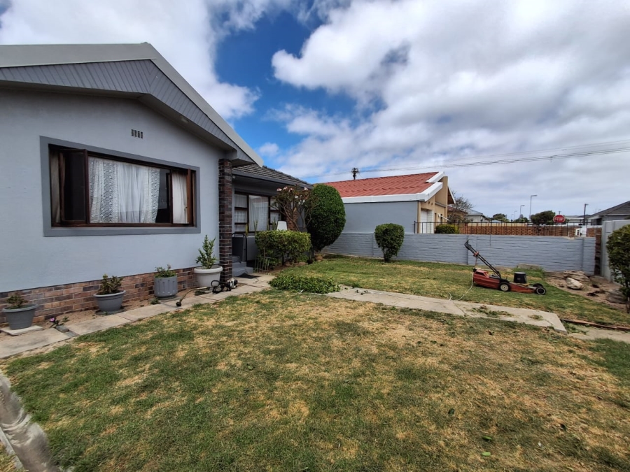 To Let 3 Bedroom Property for Rent in Churchill Estate Western Cape